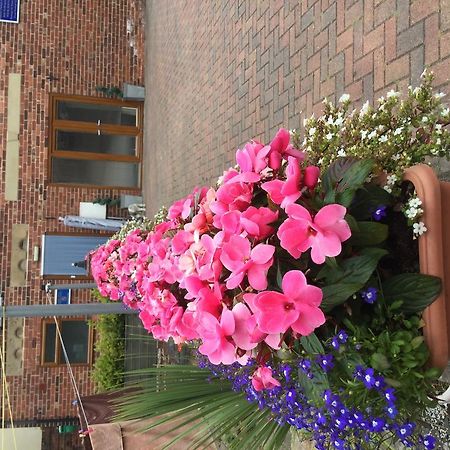 Tower House Executive Guest House Pontefract Exteriör bild