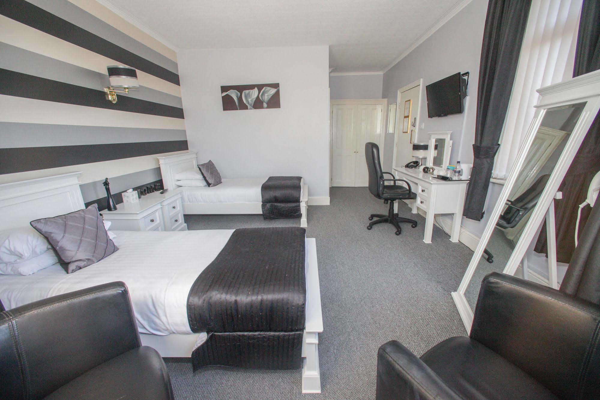 Tower House Executive Guest House Pontefract Exteriör bild